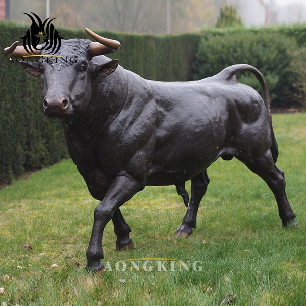 bull sculpture chicago