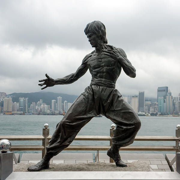 Bruce Lee bronze statue