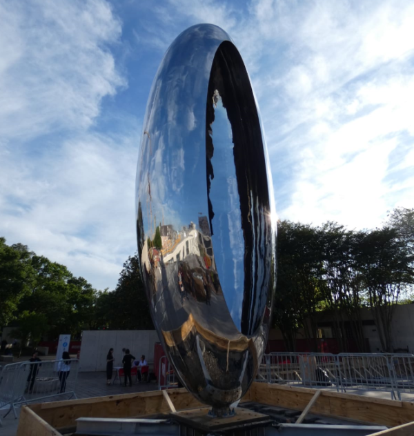 huge mirror stainless sculpture
