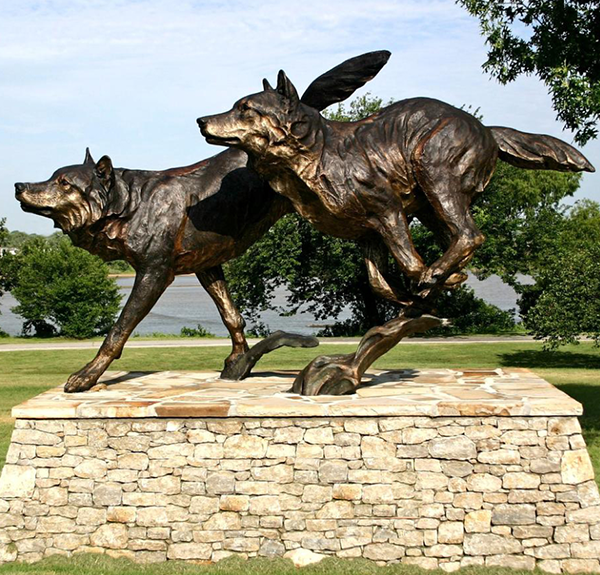 bronze wolf statue