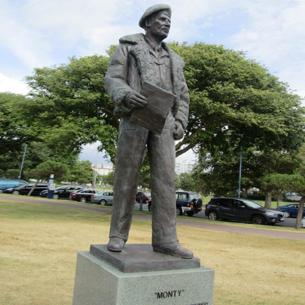 soldier bronze statue