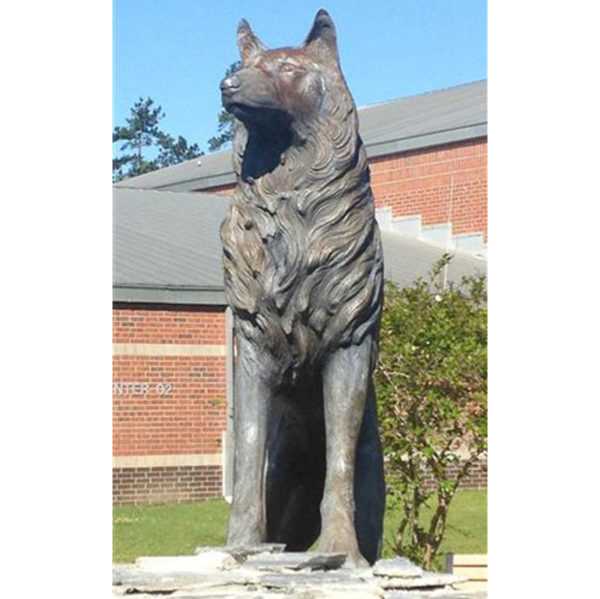Wild wolf statue