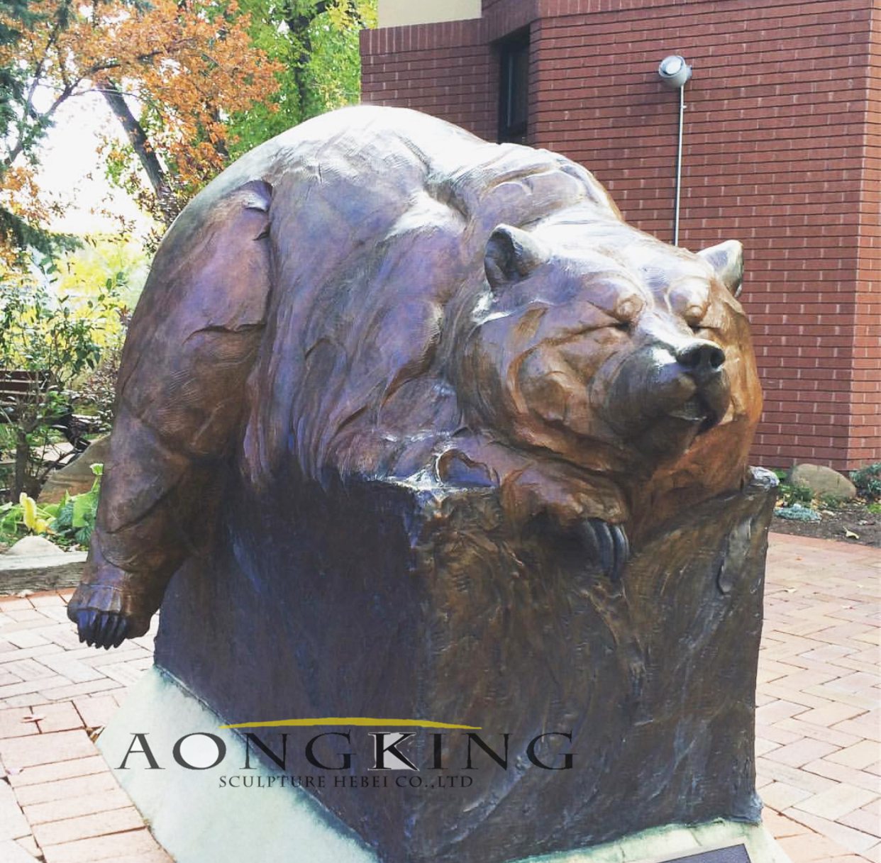 Bear sculpture bronze