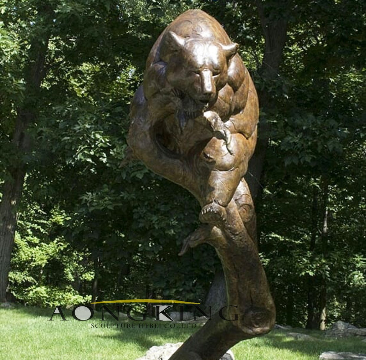 Garden sculpture bear