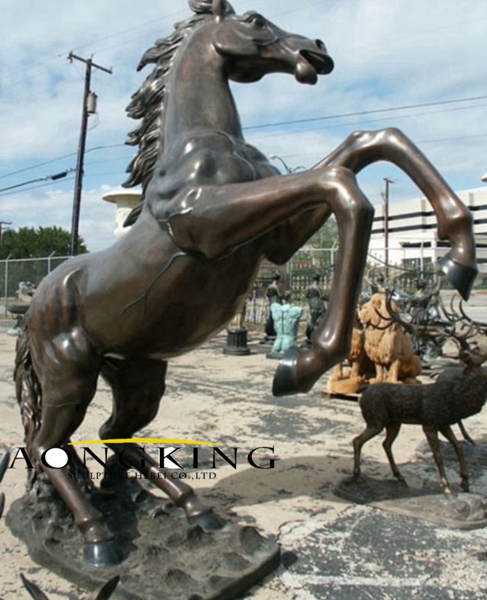 Life size horse statue sculpture