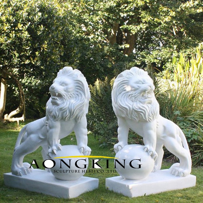 Animal a pair lion statues