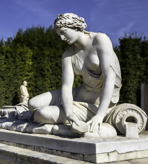 Marble statue of bath woman (2)