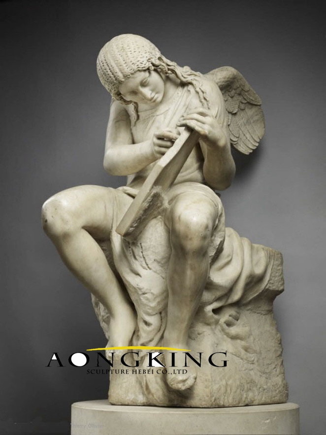 Statue of louvre ange rappelant