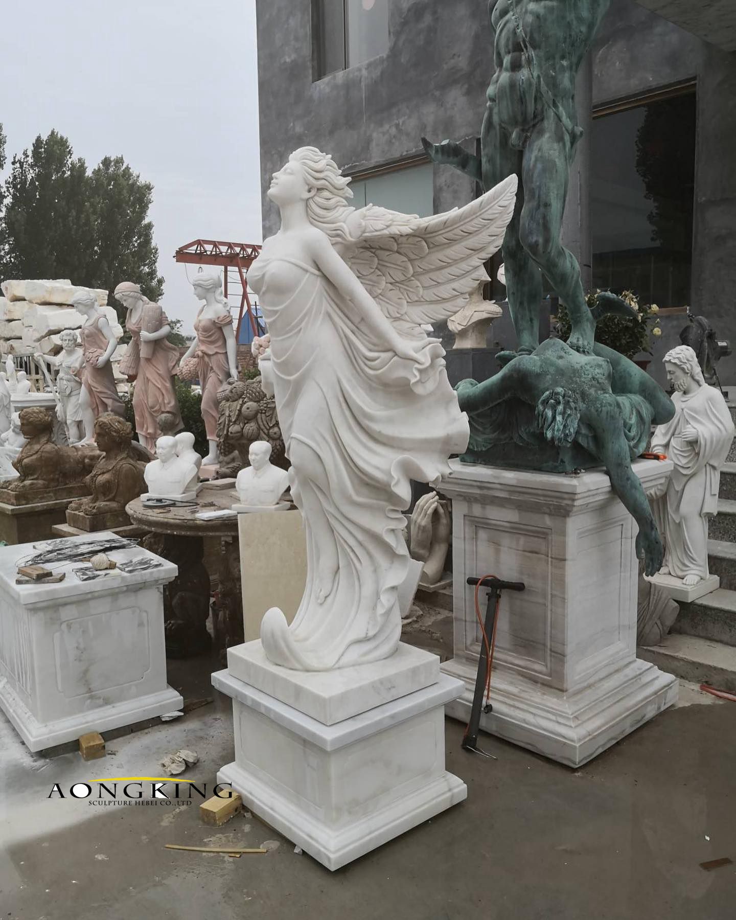 Statue molds angels