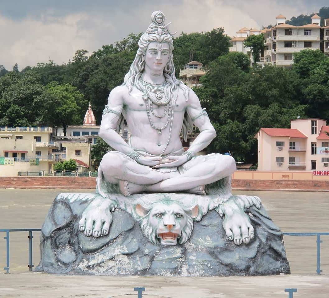 lord shiva statue at rishikesh