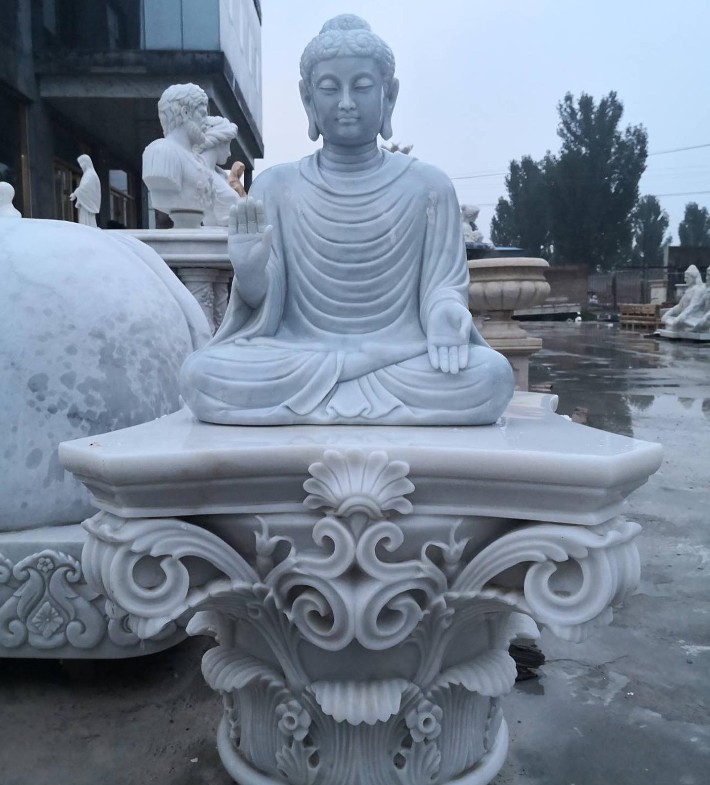 Buddha garden statue