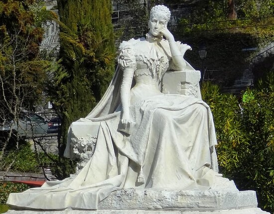 Marble memorial statue for garden
