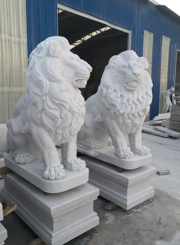lion sculpture (1)