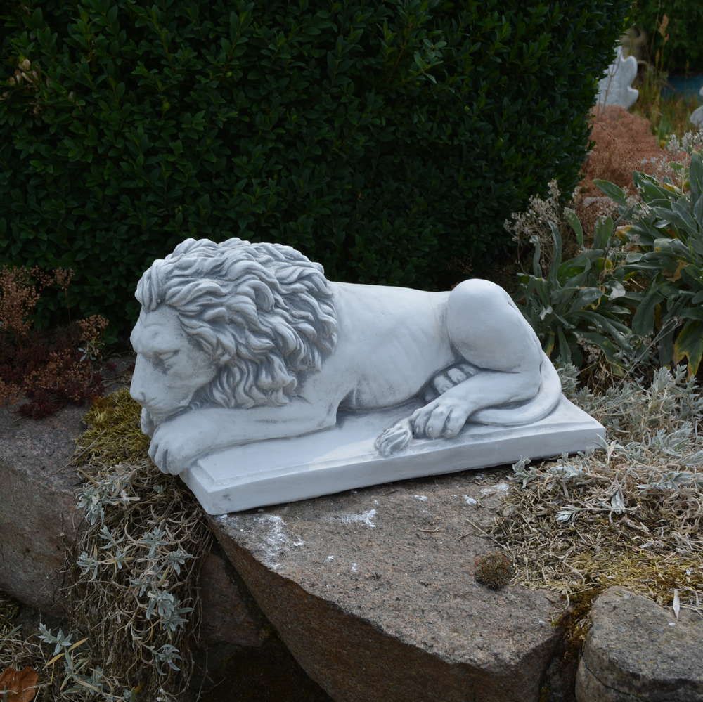 lion statue stone (1)