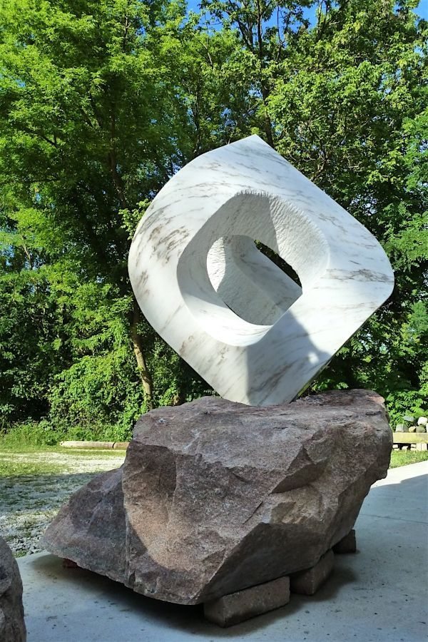modern outdoor sculptures (2)