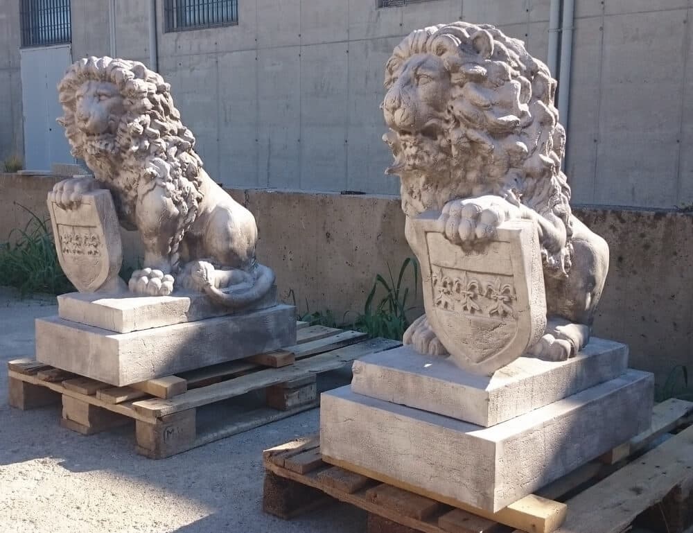 lion statues for gate