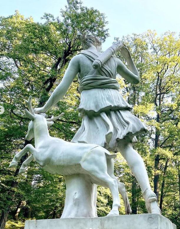 Diana marble with deer (2)
