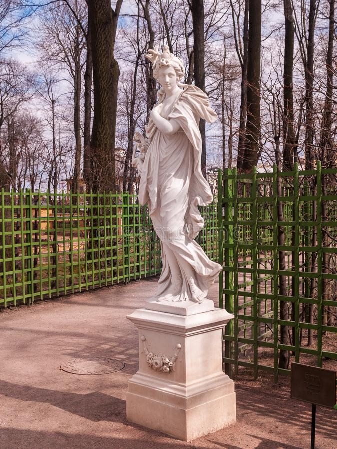 marble Sculpture of Ceres in the garden (1)