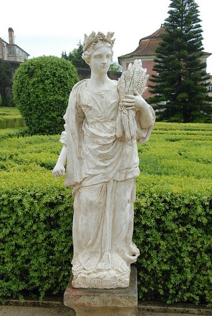 marble Sculpture of Ceres in the garden (2)