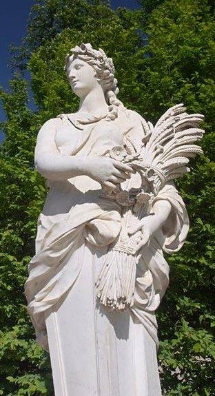 marble Sculpture of Ceres in the garden (3)