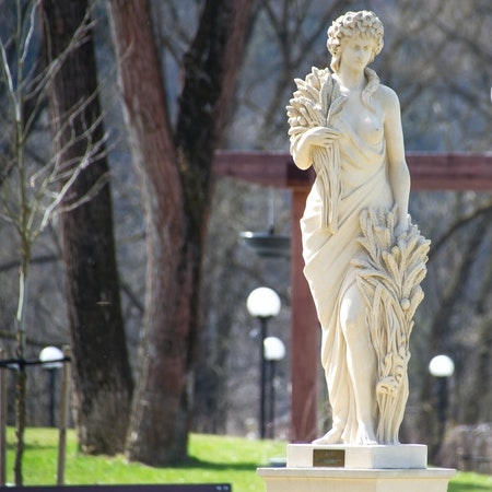 marble Sculpture of Ceres in the garden (4)