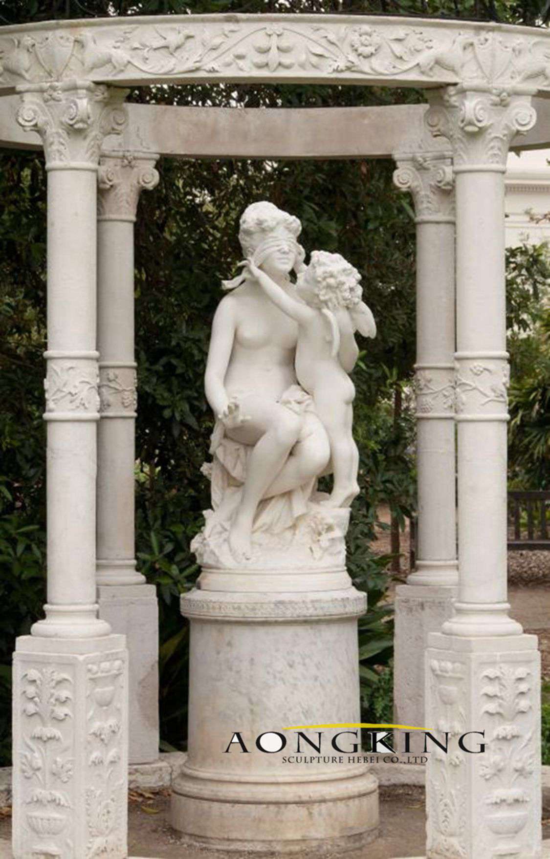 Venus Blindfolded by Cupid statue marble outdoor (1)