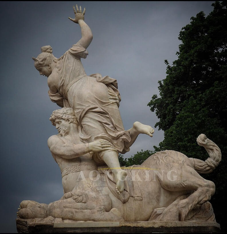 Kentaurengruppe marble statue