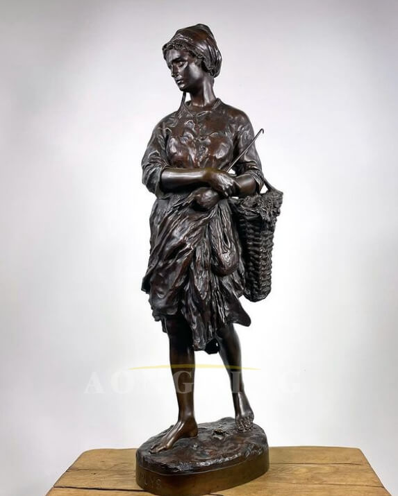 The fisherwoman of Puys bronze statue