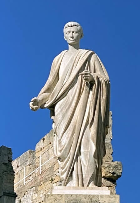 marble consul roman statue