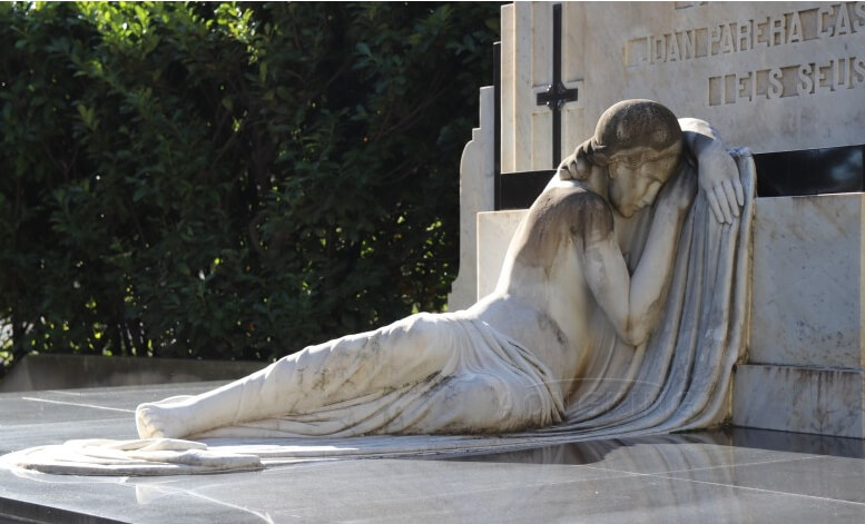 marble sad angel statue