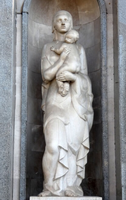 saint Passeig de Sant Joan marble fertility statue